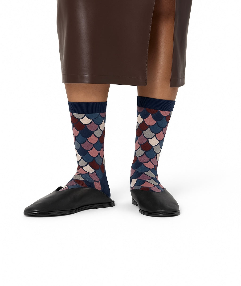 Chaussettes fun Ocean Scales – Écailles bleues et bordeaux et originales