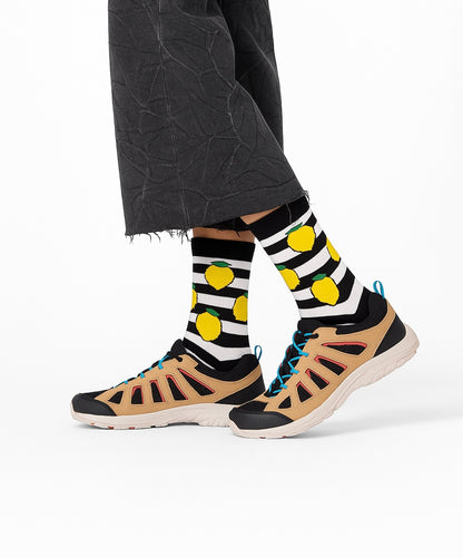 Chaussettes fun Zebra Lemon – Motifs Citrons rayées noires et blanches, fruitées et originales